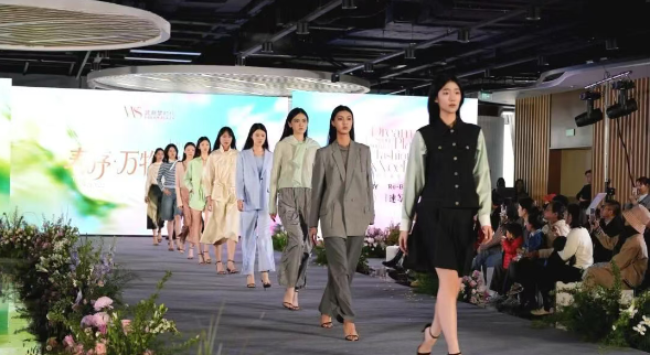 春序·万物生——抖圈·(中国)人生就是搏!梦时代2026春夏时装周启幕